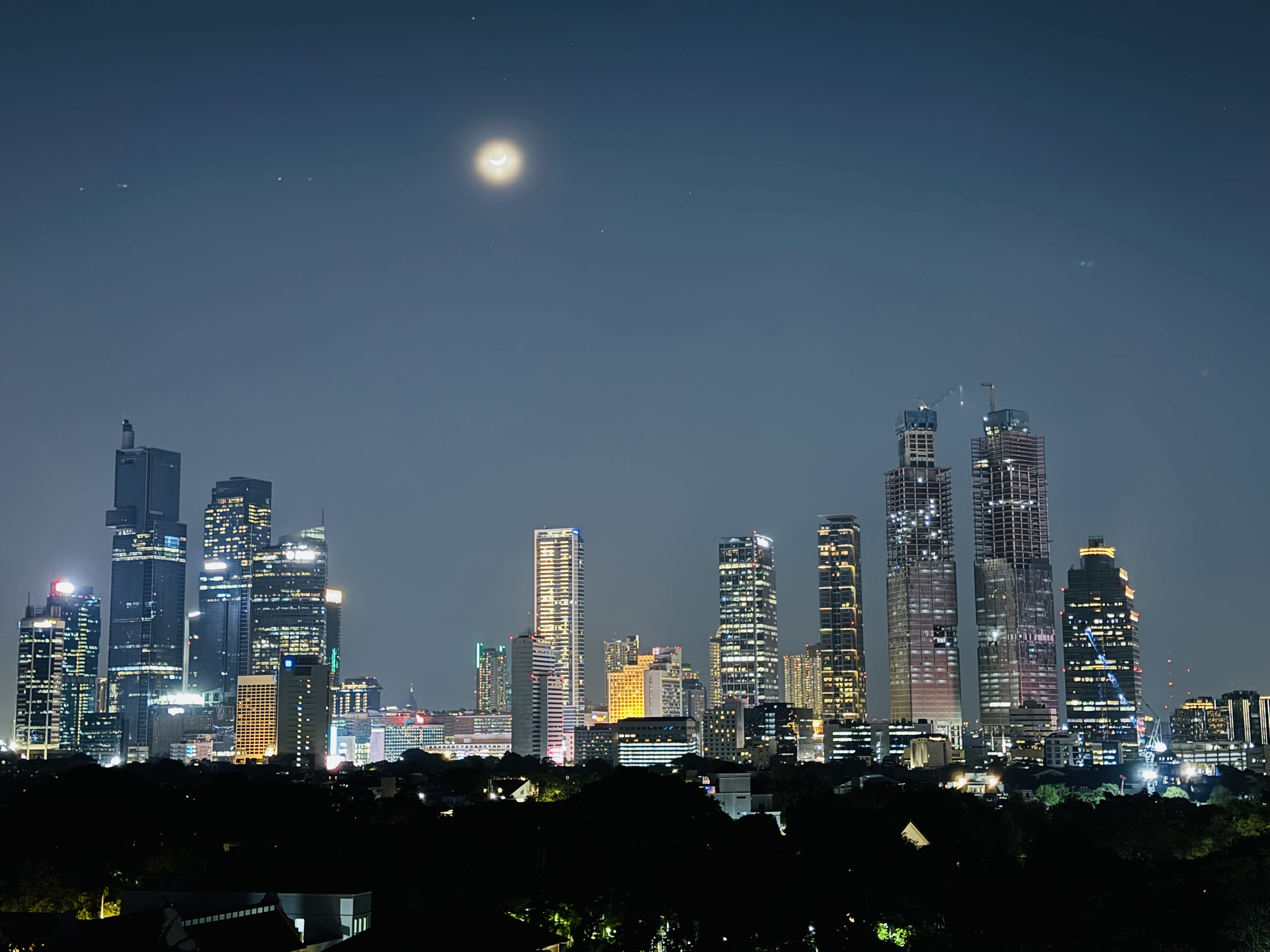 Cơ quan thống kê trung ương Indonesia (BPS) công bố lạm phát ở Indonesia ở mức 0,68% theo tháng và 4,76% theo năm vào tháng 2 năm 2026